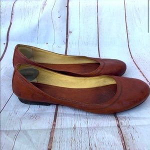 Frye Carson flats 11B